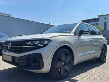 VW Touareg R e-Hybrid 4M ACC AHK AIR PANO 360  21Z