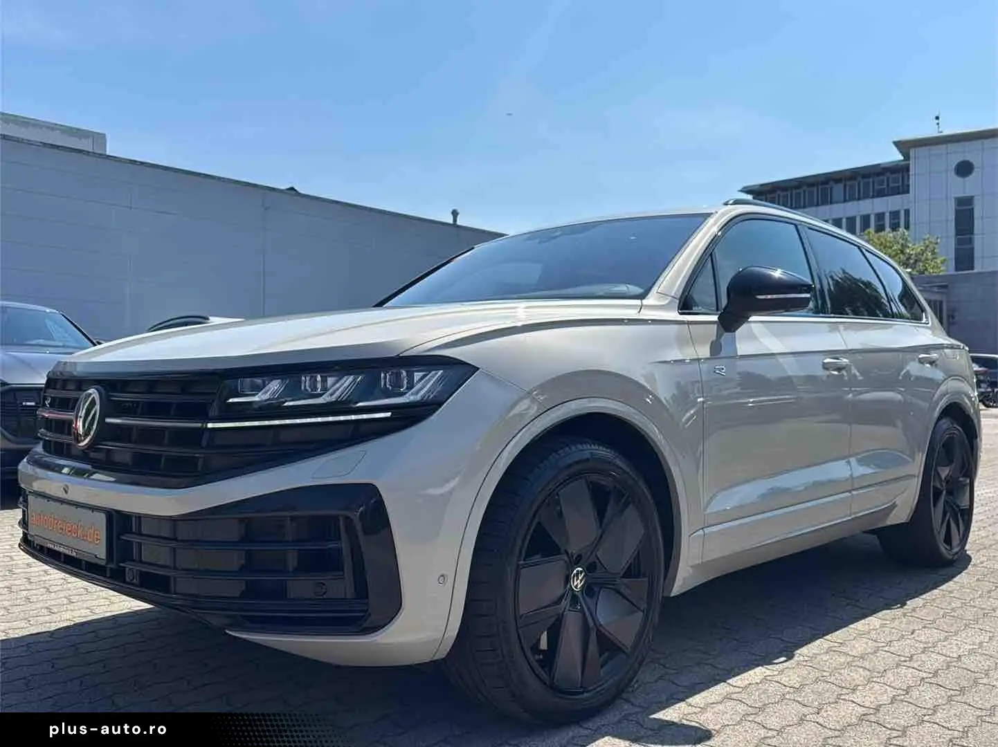 VW Touareg R e-Hybrid 4M ACC AHK AIR PANO 360  21Z