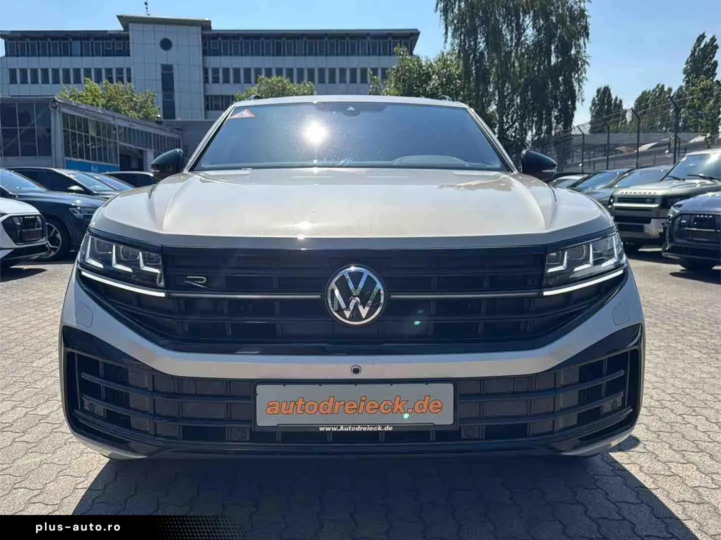 VW Touareg R e-Hybrid 4M ACC AHK AIR PANO 360  21Z