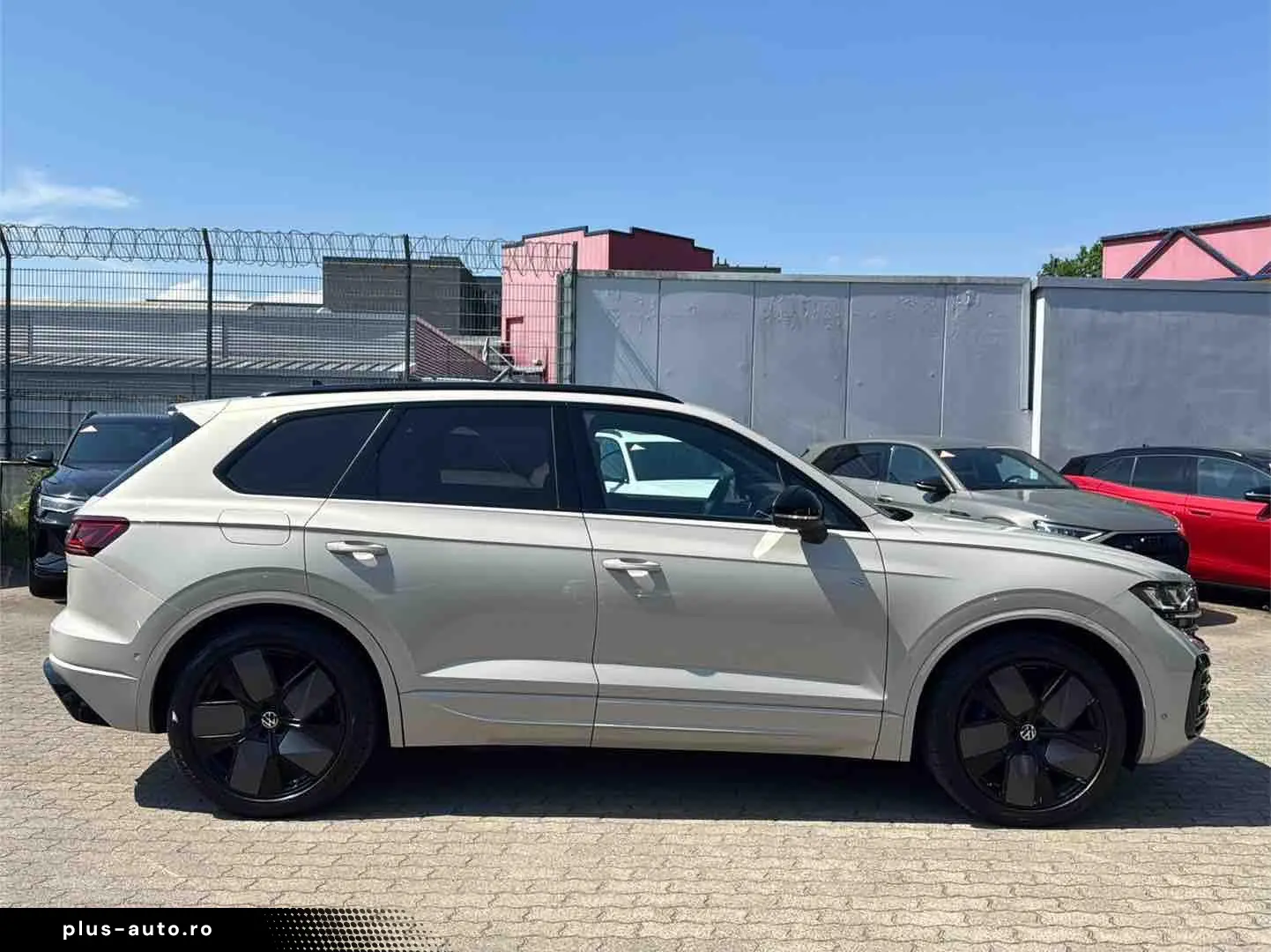 VW Touareg R e-Hybrid 4M ACC AHK AIR PANO 360  21Z