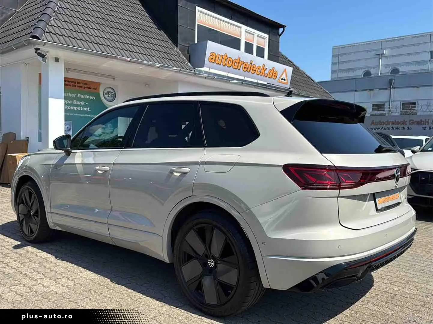 VW Touareg R e-Hybrid 4M ACC AHK AIR PANO 360  21Z