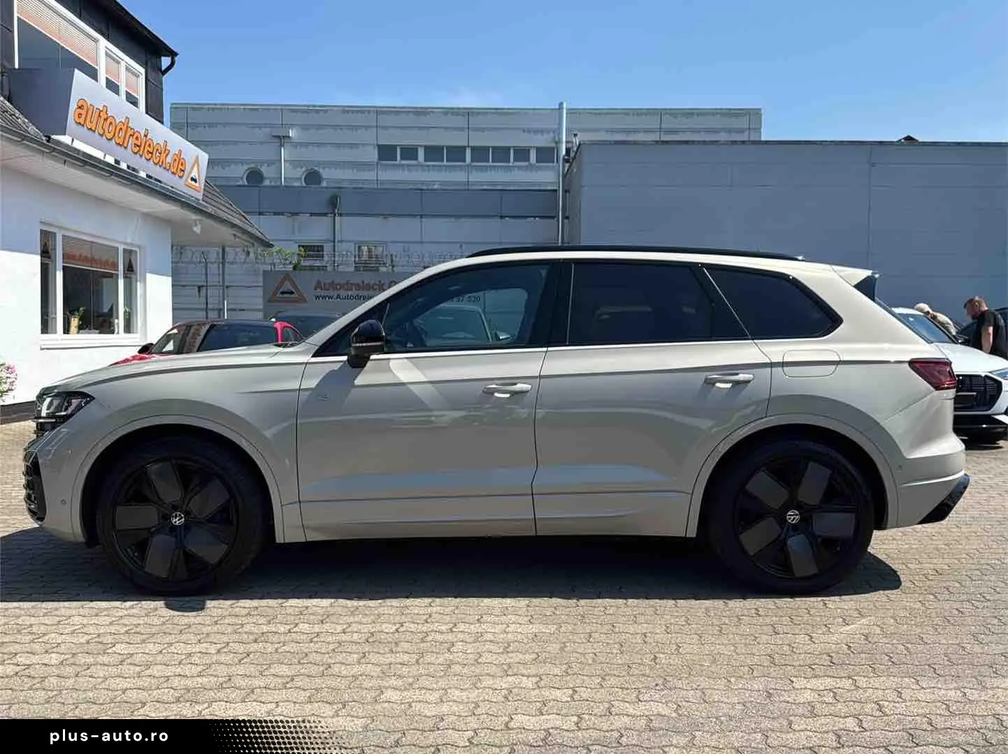 VW Touareg R e-Hybrid 4M ACC AHK AIR PANO 360  21Z