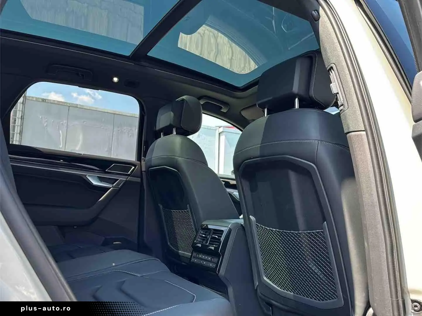 VW Touareg R e-Hybrid 4M ACC AHK AIR PANO 360  21Z