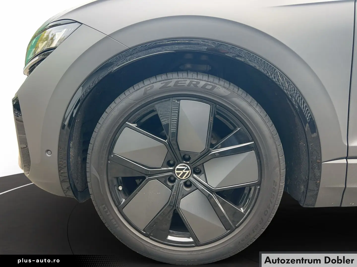 VW Touareg 3.0 TDI 4Motion R-Line LUFT AHK Pano LED