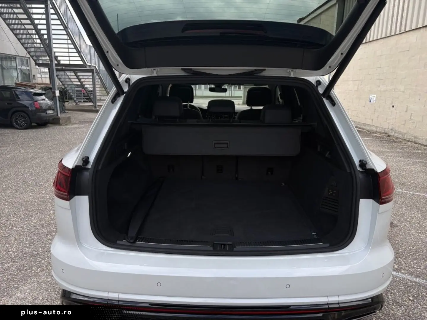 VW Touareg 3.0 TDI R-Line 4M PANO AHK STAHZG LUFT