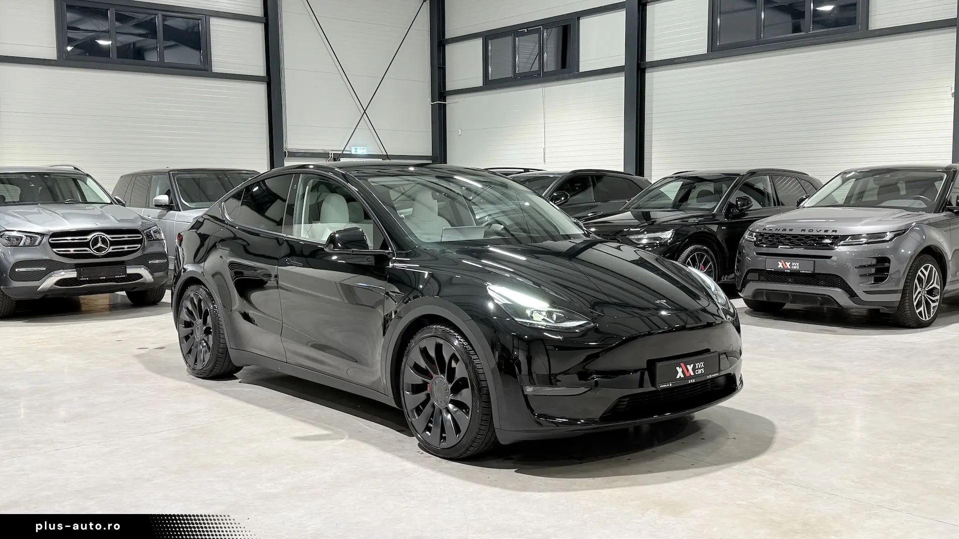 Tesla Model Y Performance Dual Motor Interior Alb