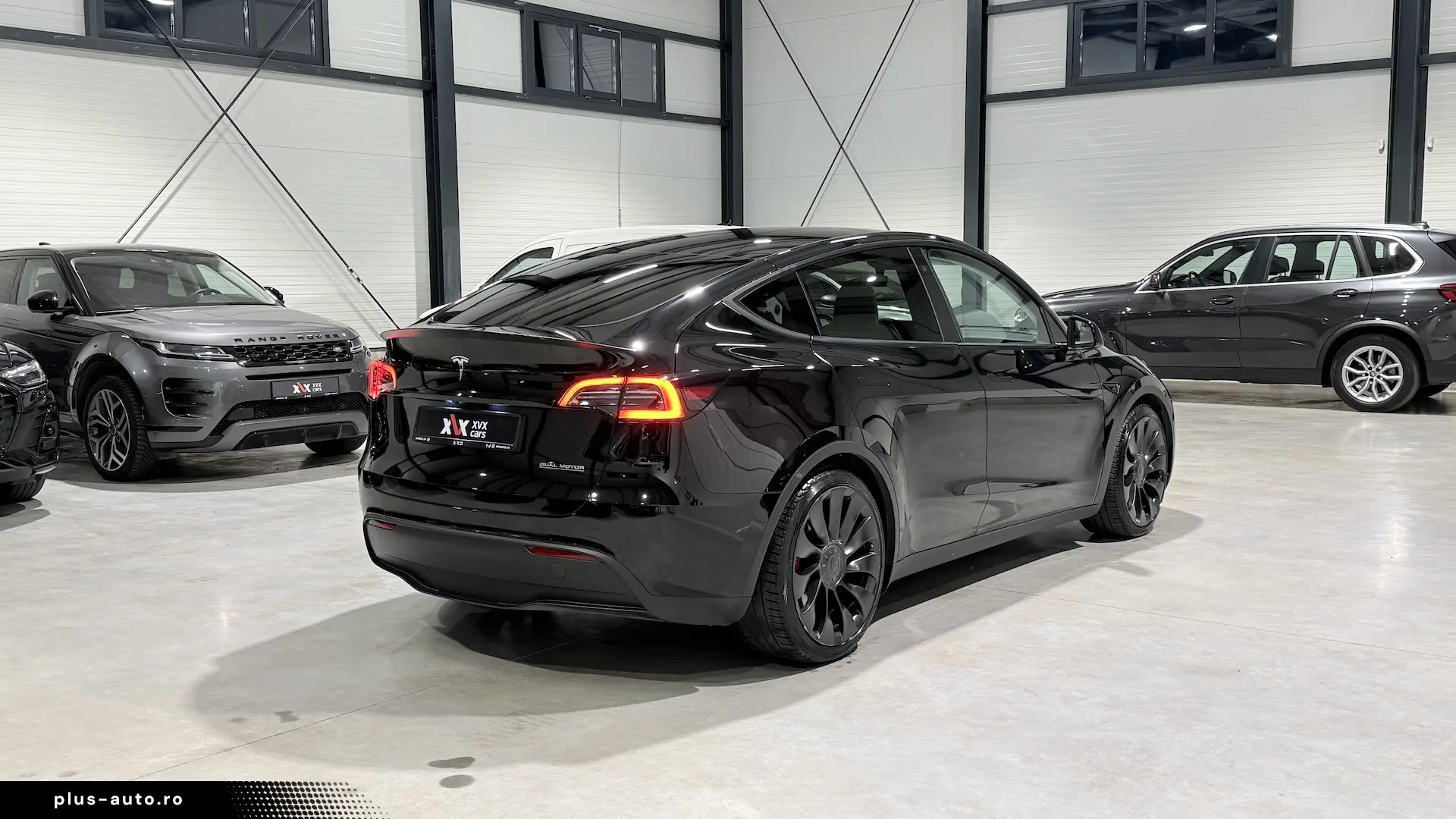 Tesla Model Y Performance Dual Motor Interior Alb