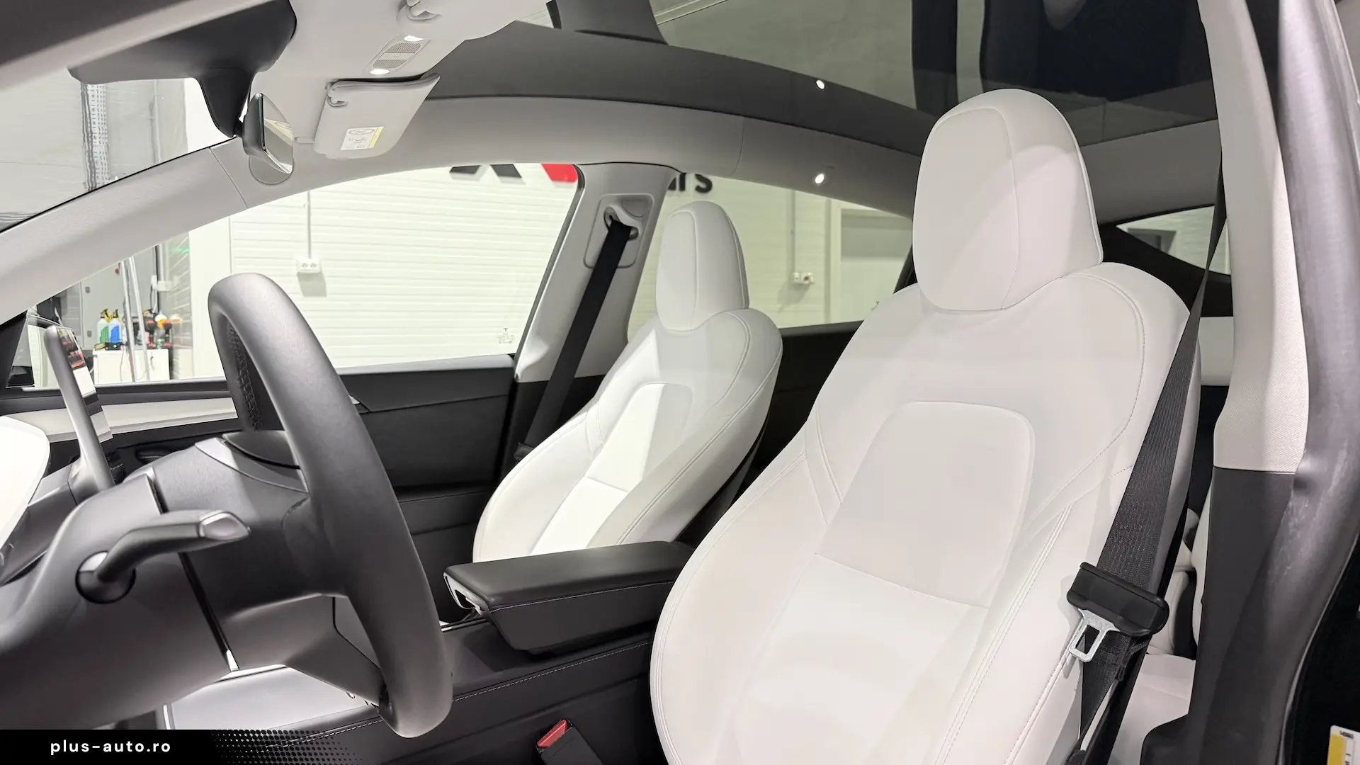 Tesla Model Y Performance Dual Motor Interior Alb