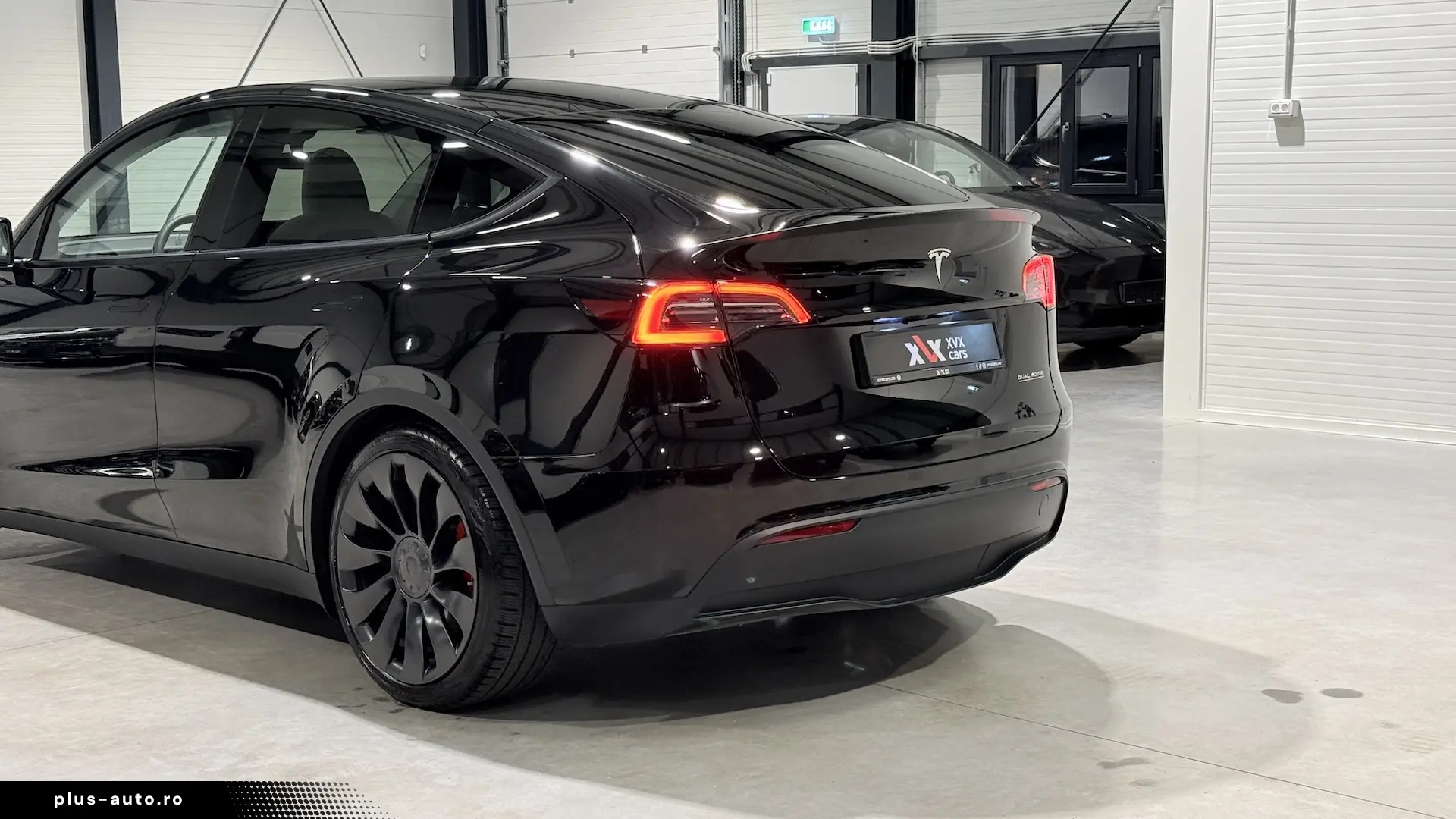 Tesla Model Y Performance Dual Motor Interior Alb