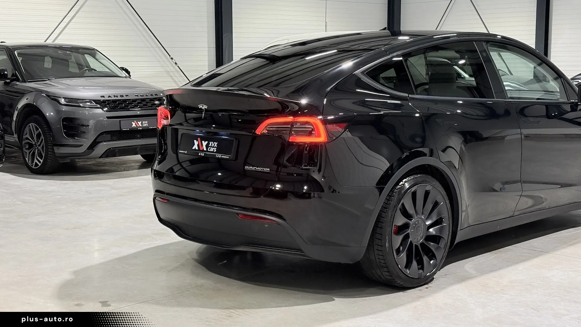 Tesla Model Y Performance Dual Motor Interior Alb