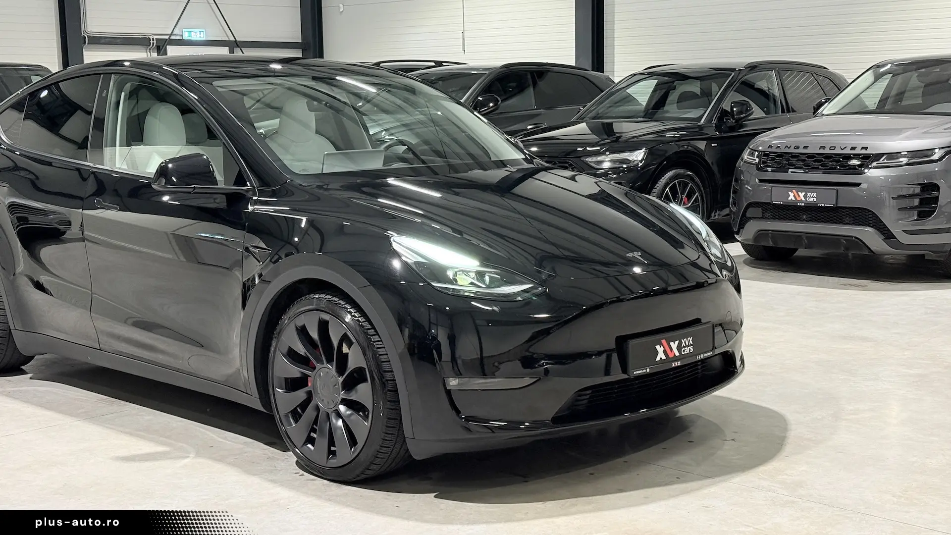 Tesla Model Y Performance Dual Motor Interior Alb