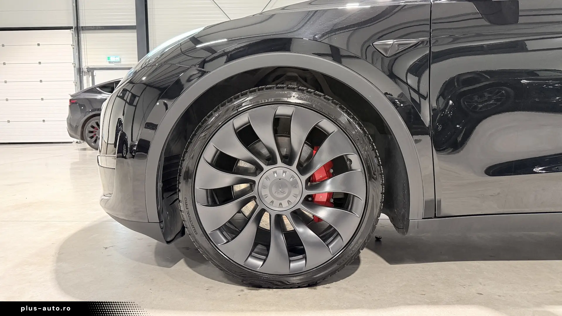 Tesla Model Y Performance Dual Motor Interior Alb