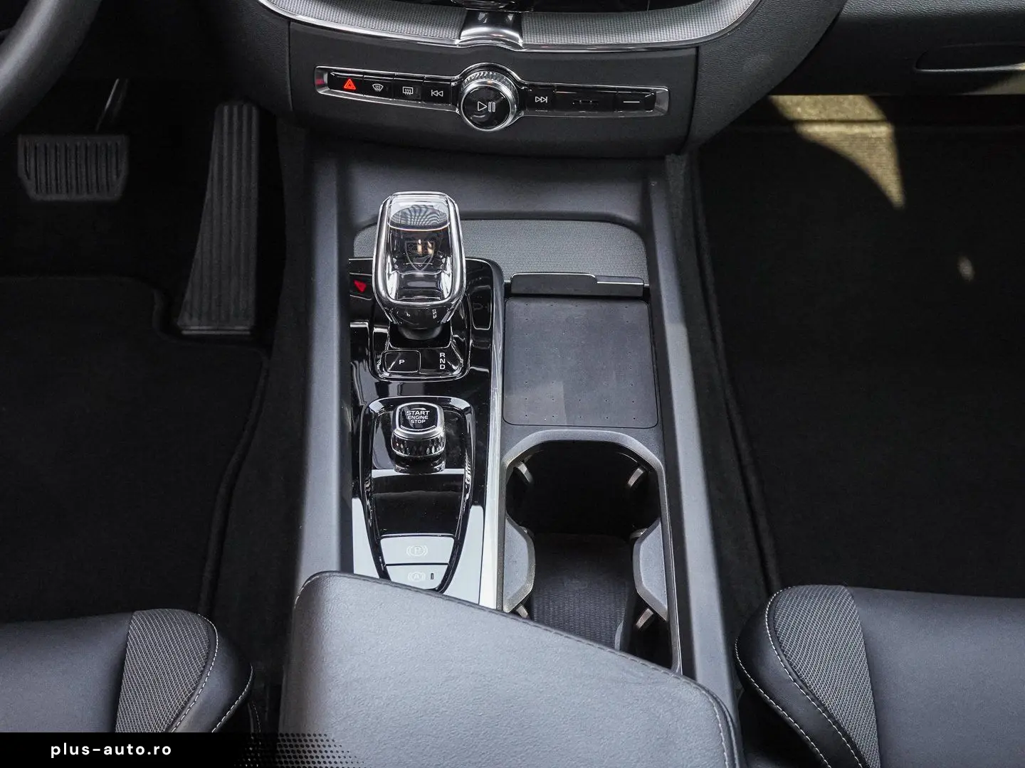 VOLVO XC60 T8 AWD Black Edition Plus Plug-in Hybrid AH