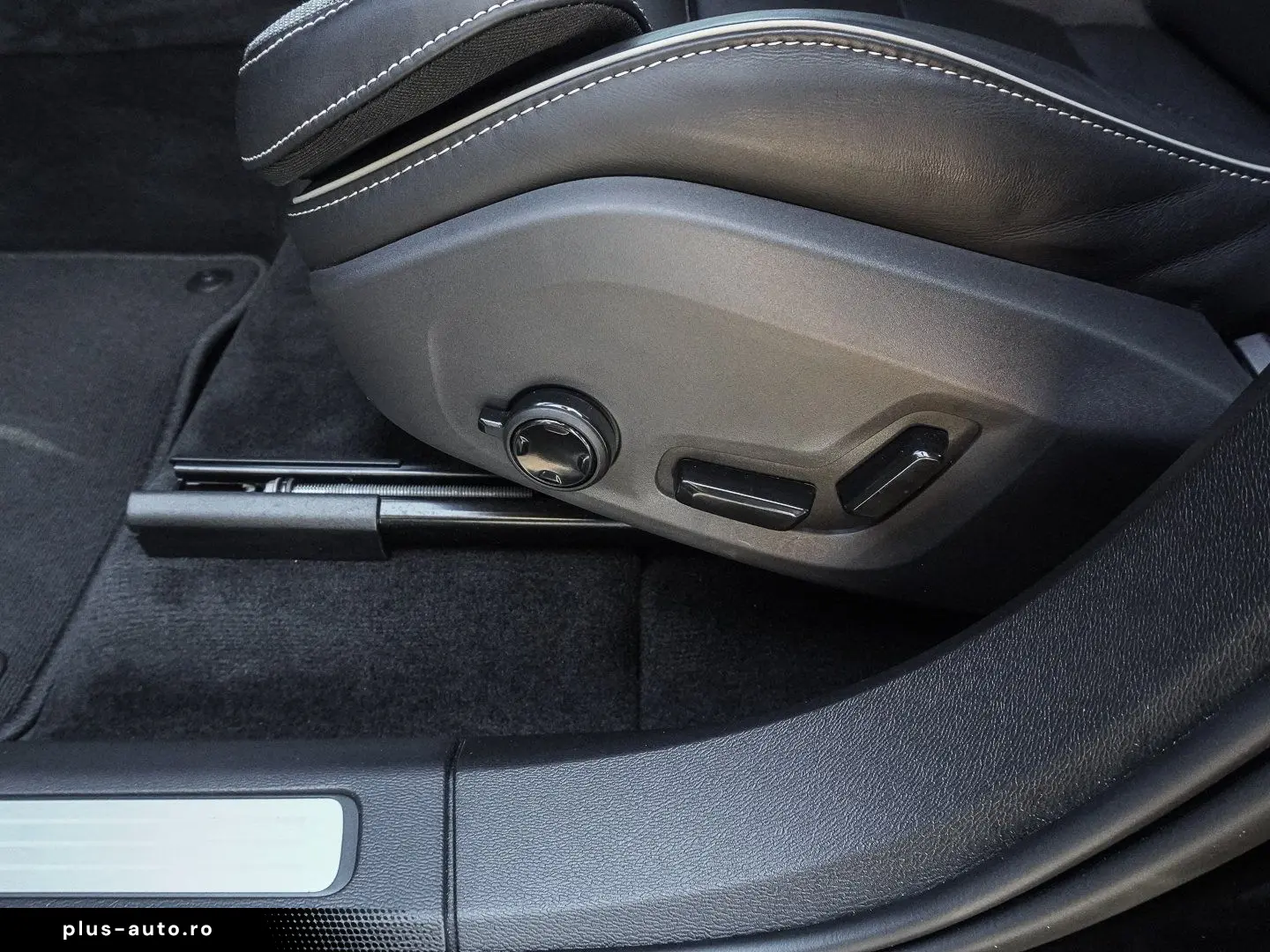VOLVO XC60 T8 AWD Black Edition Plus Plug-in Hybrid AH
