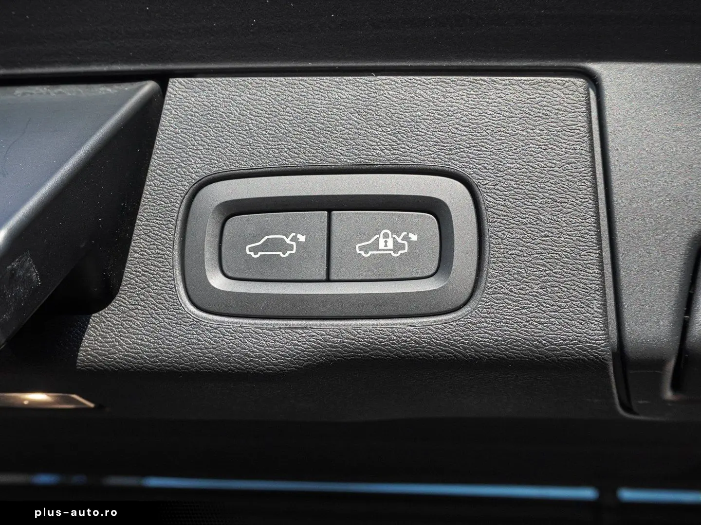 VOLVO XC60 T8 AWD Black Edition Plus Plug-in Hybrid AH