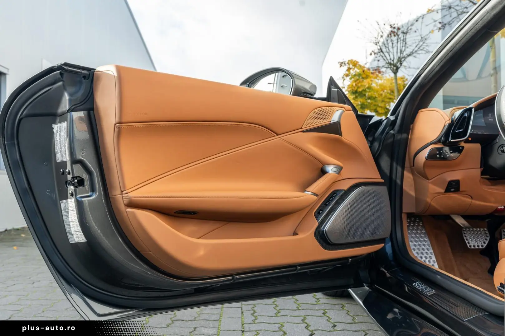FERRARI Roma Spider  full Carbon ACC 360MatrixLED JBL