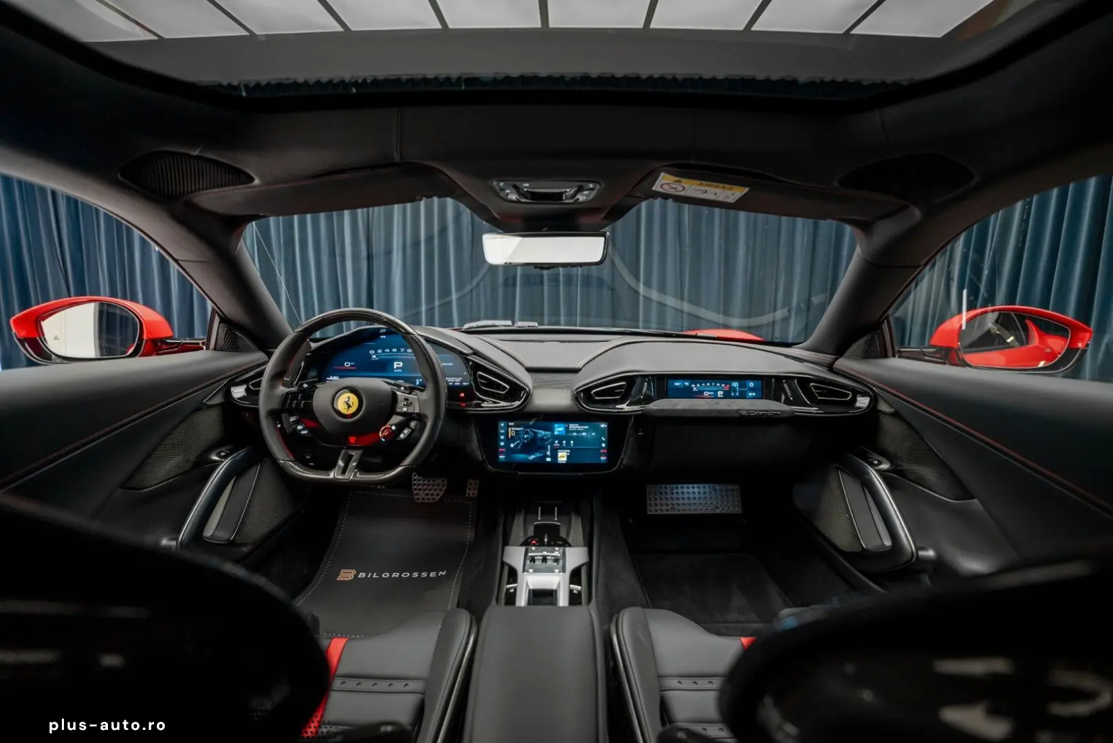 FERRARI Coupe 6.5 V12 CARBON LIFT PASSENGER DISPLAY