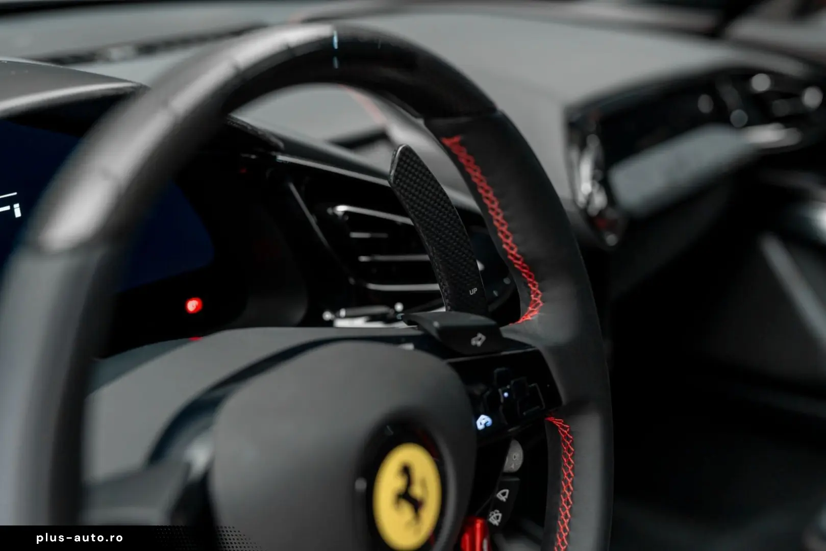 FERRARI Coupe 6.5 V12 CARBON LIFT PASSENGER DISPLAY
