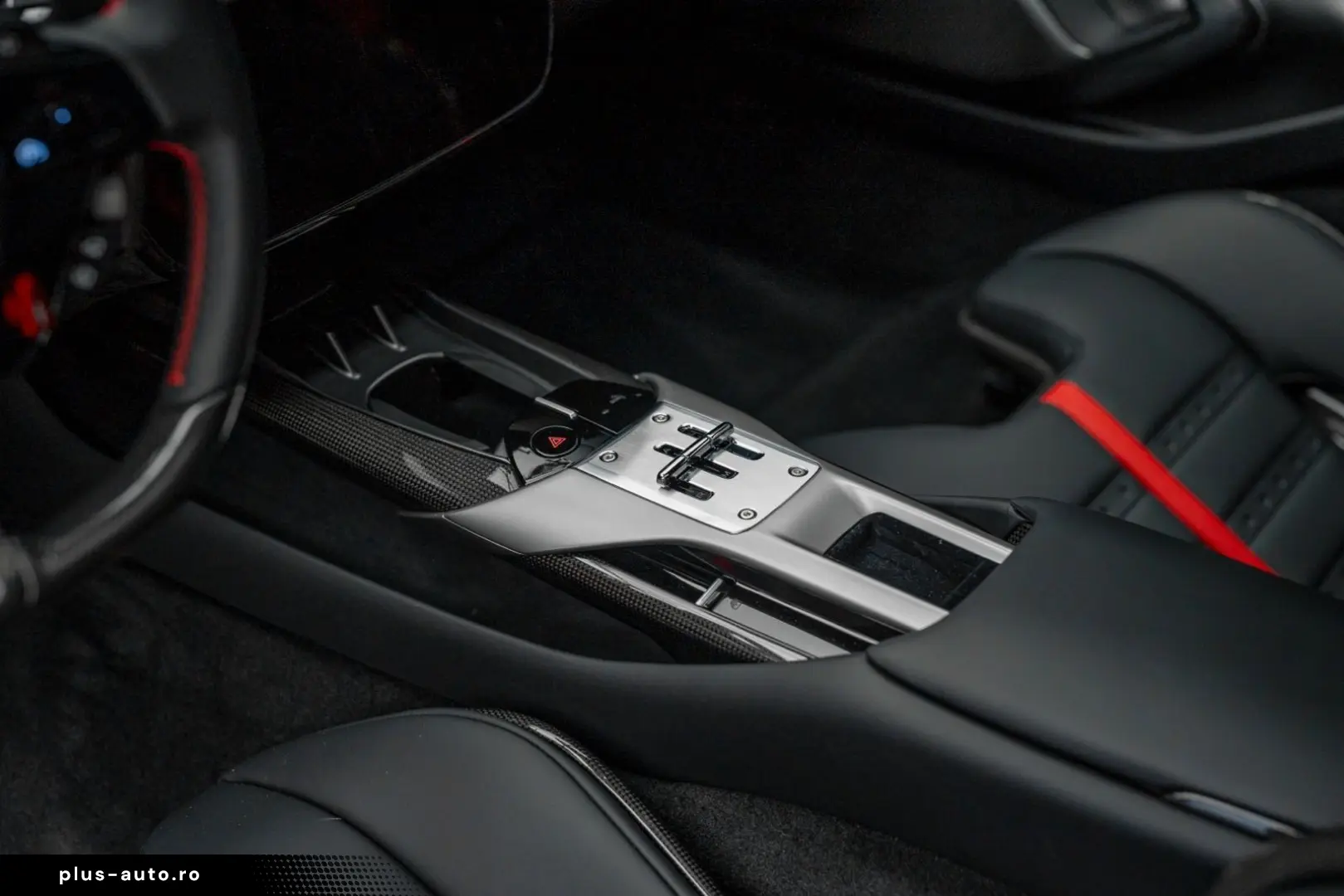 FERRARI Coupe 6.5 V12 CARBON LIFT PASSENGER DISPLAY