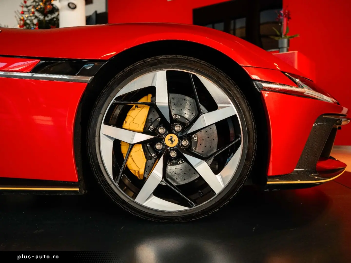 FERRARI 12Cilindri Panoramadach Lift HiFi-Burmester