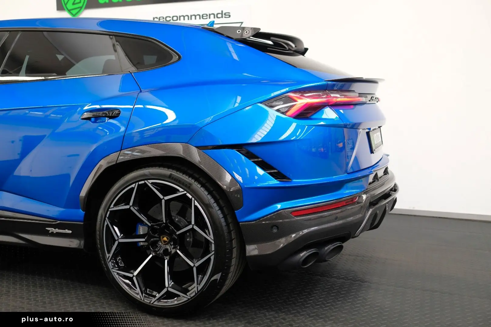 LAMBORGHINI Urus Performante CARBON BONNET PANO B&O AKRAPOVI