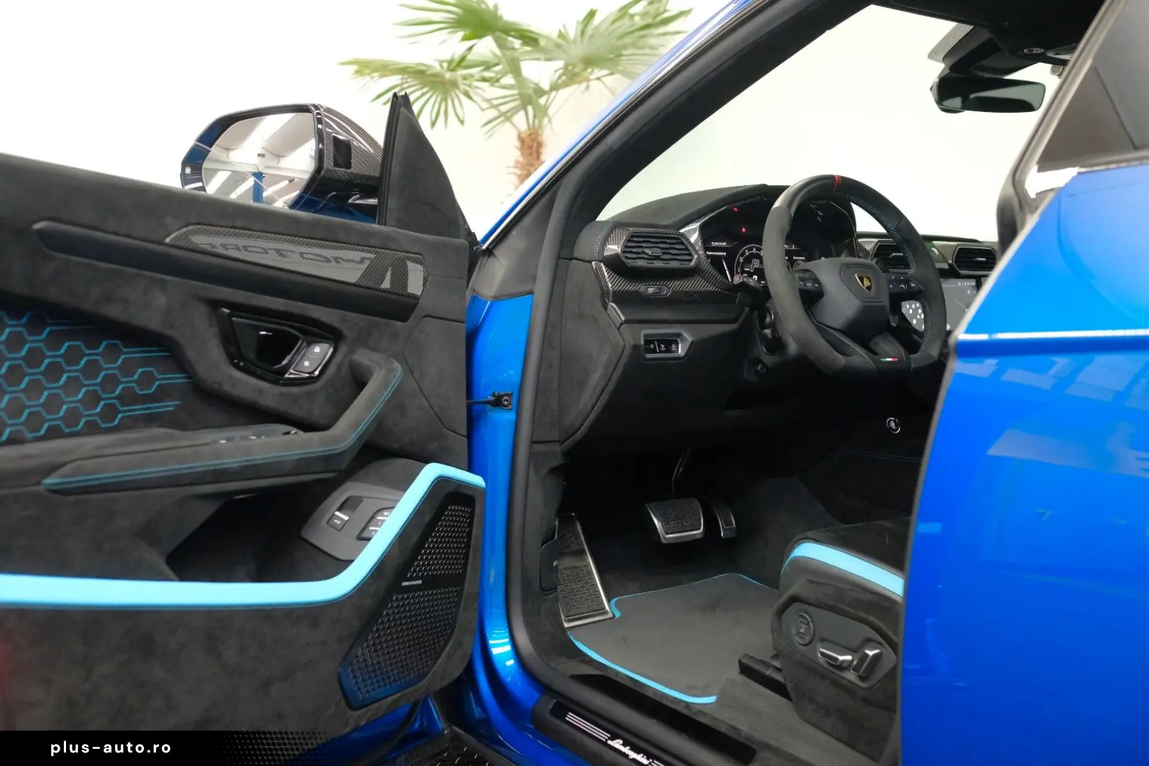 LAMBORGHINI Urus Performante CARBON BONNET PANO B&O AKRAPOVI