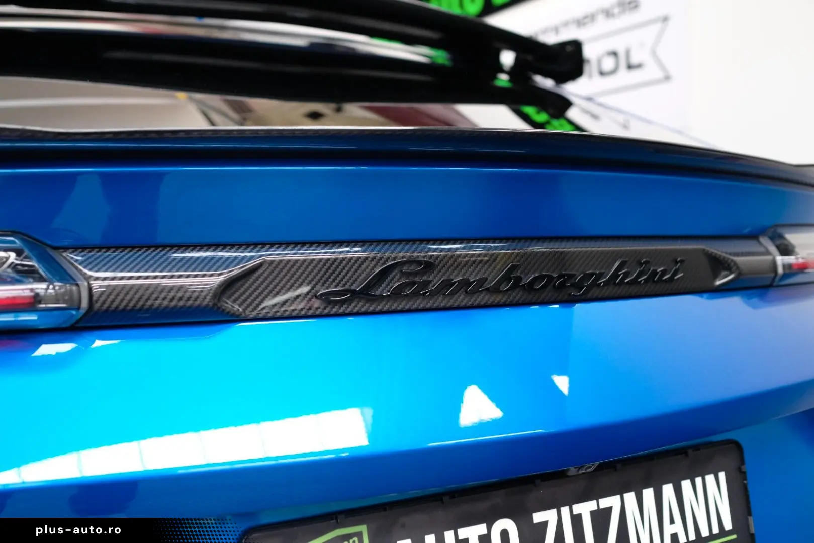 LAMBORGHINI Urus Performante CARBON BONNET PANO B&O AKRAPOVI