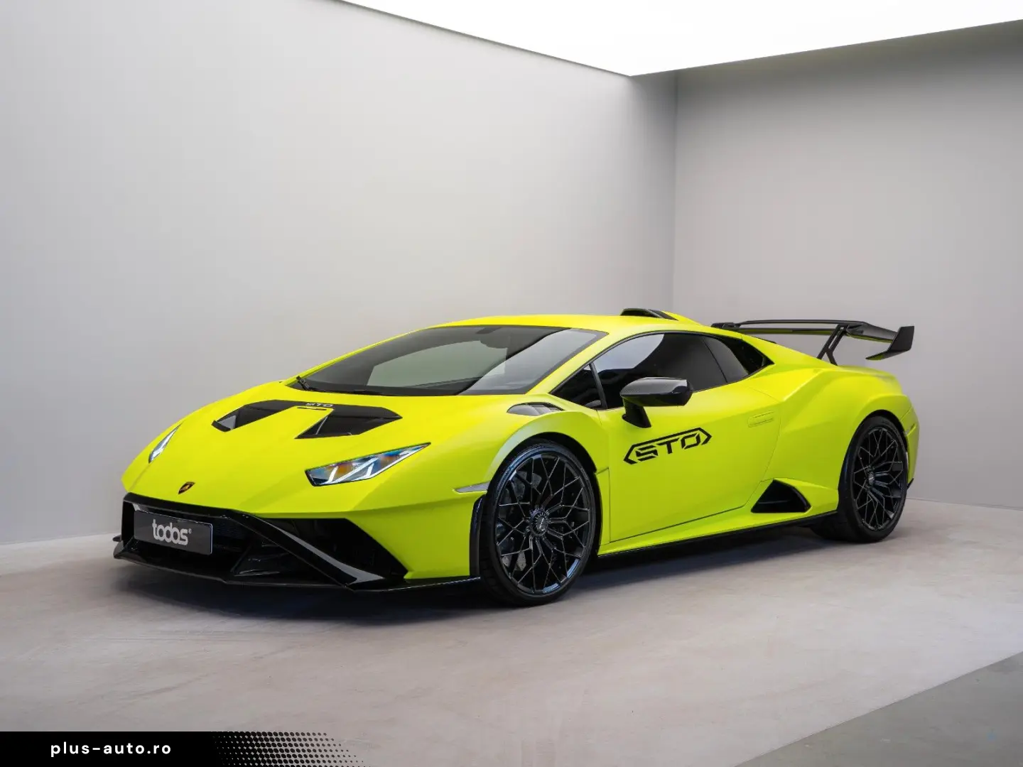LAMBORGHINI Huracán STO   Verde Shock   Carbon   Lift