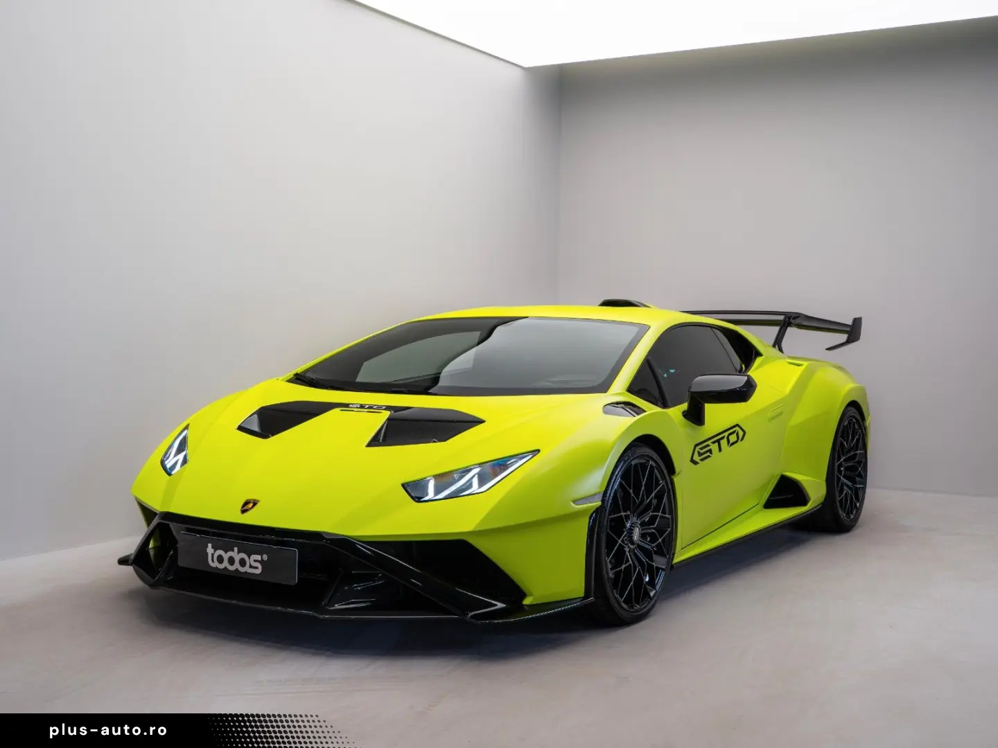 LAMBORGHINI Huracán STO   Verde Shock   Carbon   Lift