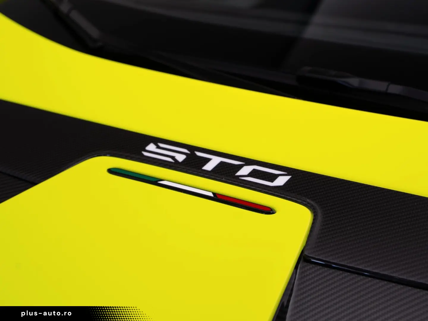 LAMBORGHINI Huracán STO   Verde Shock   Carbon   Lift