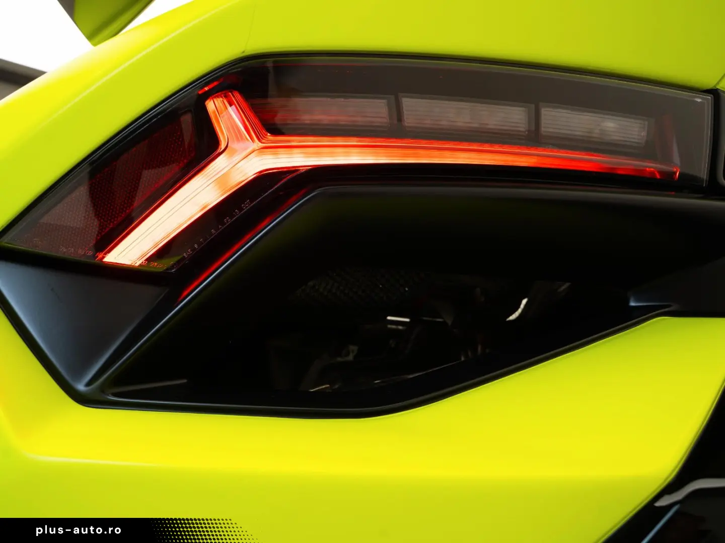 LAMBORGHINI Huracán STO   Verde Shock   Carbon   Lift