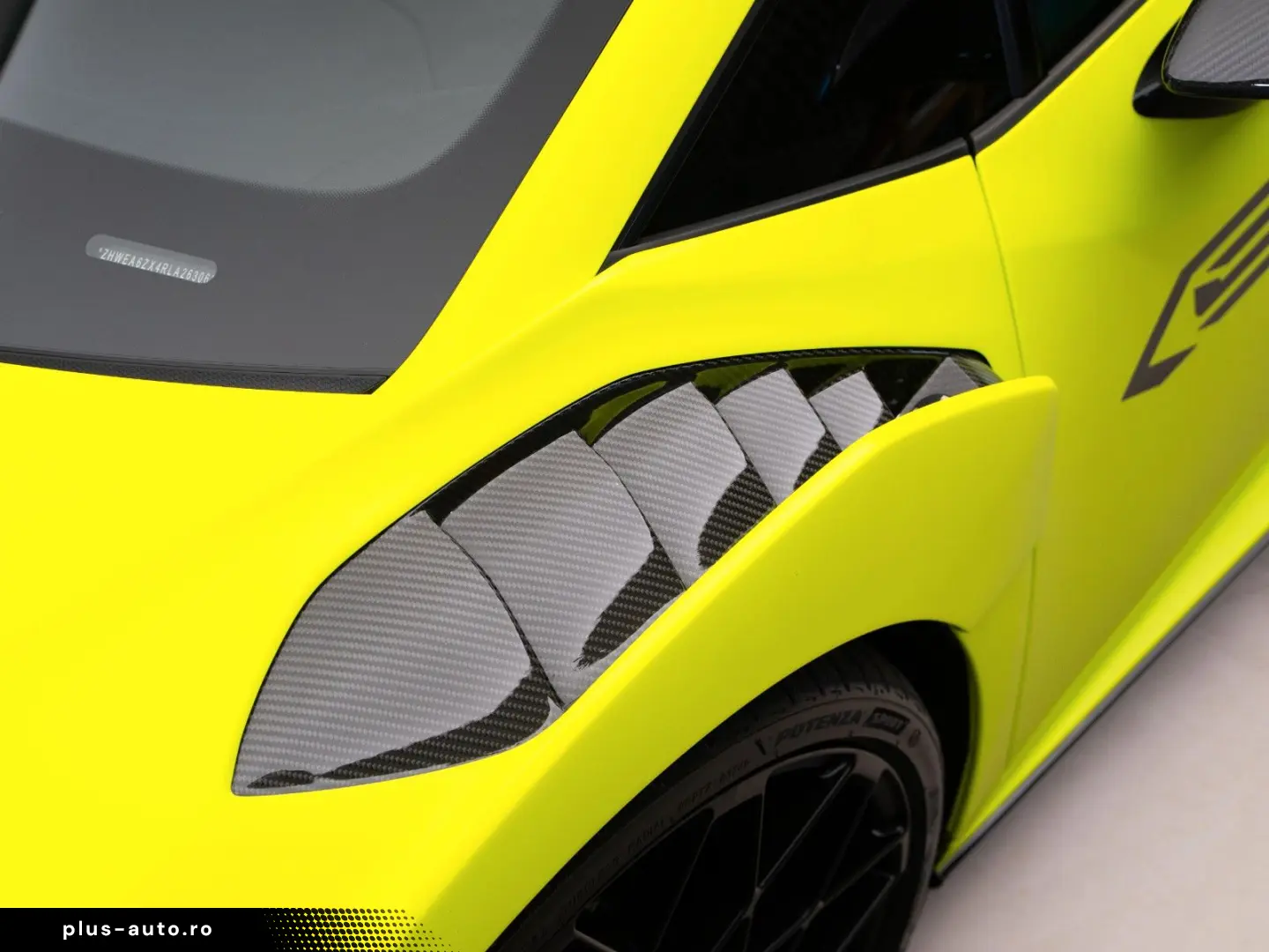 LAMBORGHINI Huracán STO   Verde Shock   Carbon   Lift