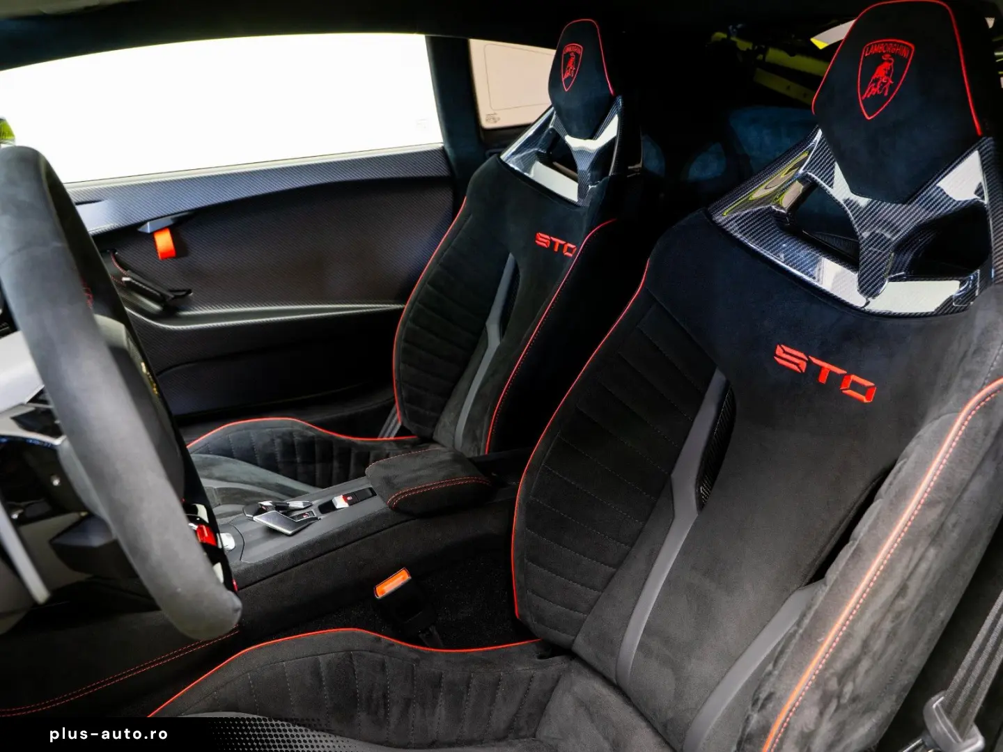 LAMBORGHINI Huracán STO   Verde Shock   Carbon   Lift