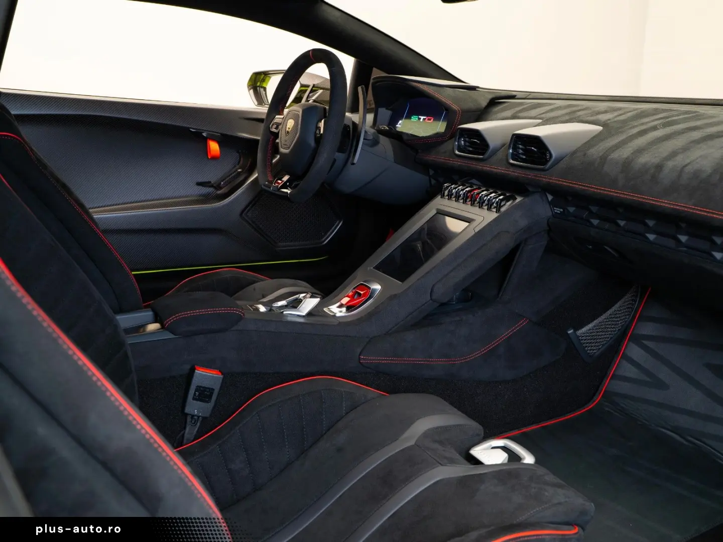 LAMBORGHINI Huracán STO   Verde Shock   Carbon   Lift