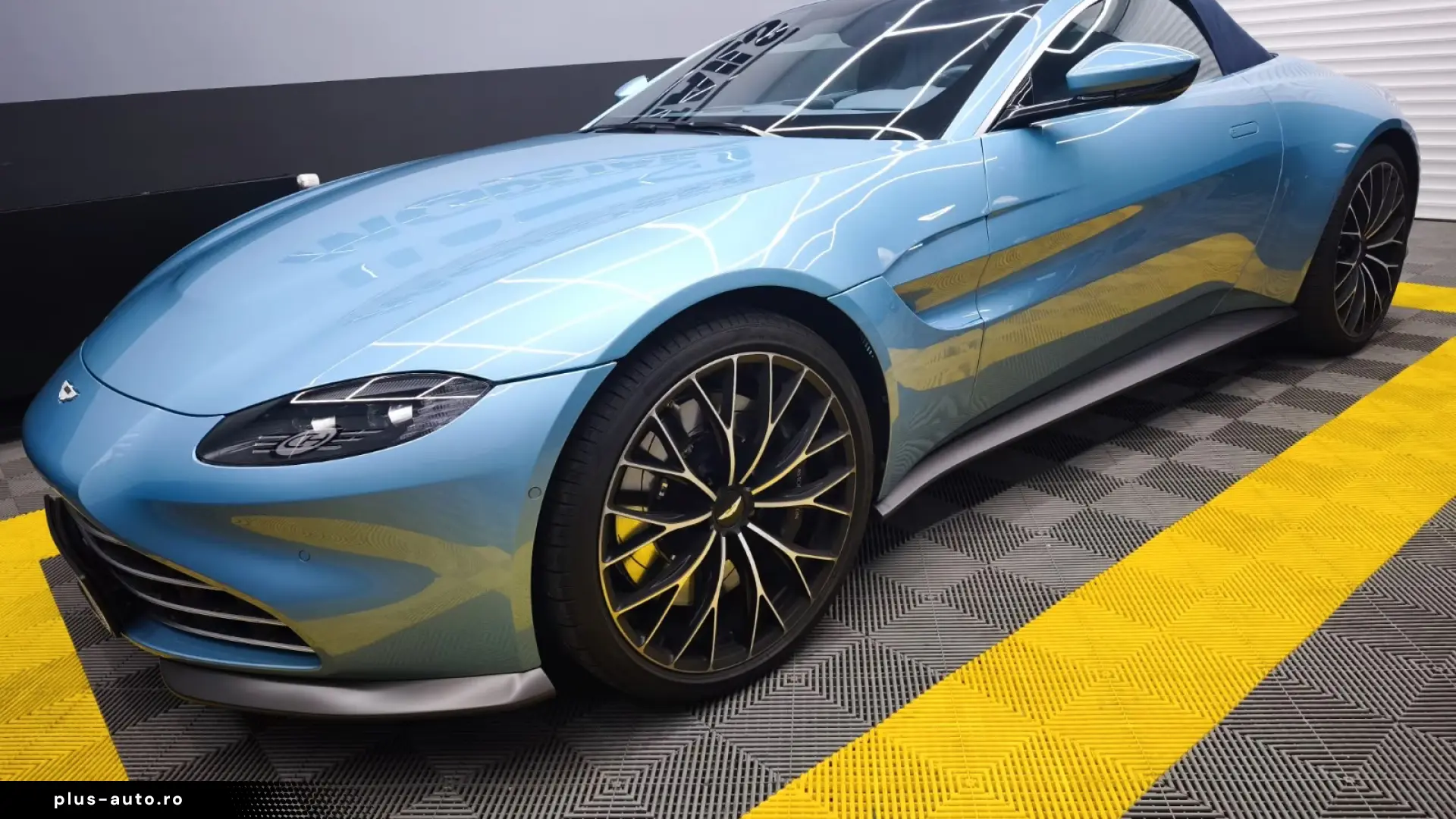 ASTON MARTIN VANTAGE ROADSTER   360  • MEMORY • LED