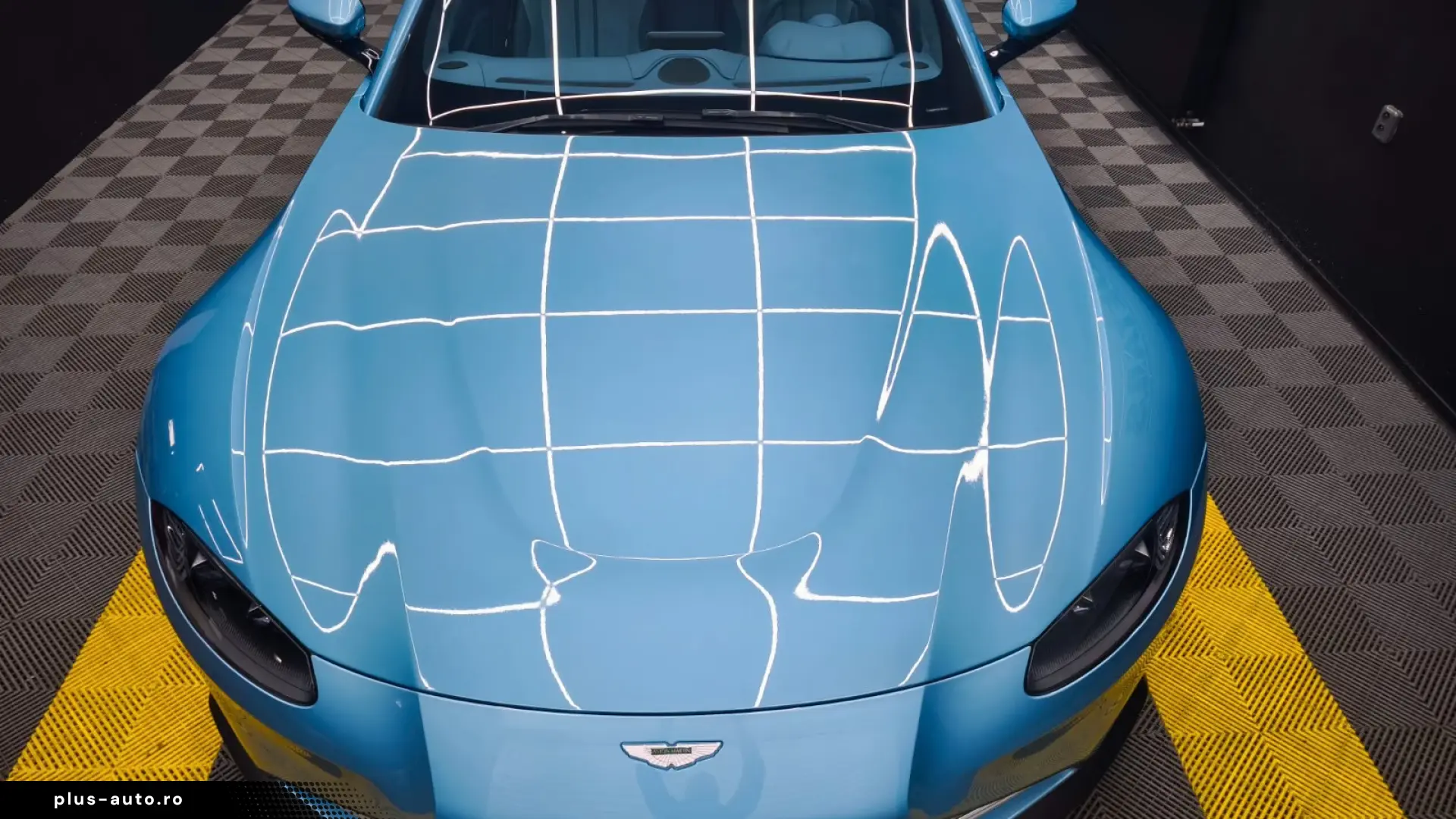 ASTON MARTIN VANTAGE ROADSTER   360  • MEMORY • LED