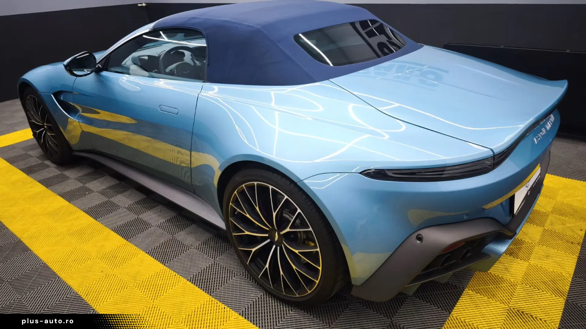 ASTON MARTIN VANTAGE ROADSTER   360  • MEMORY • LED