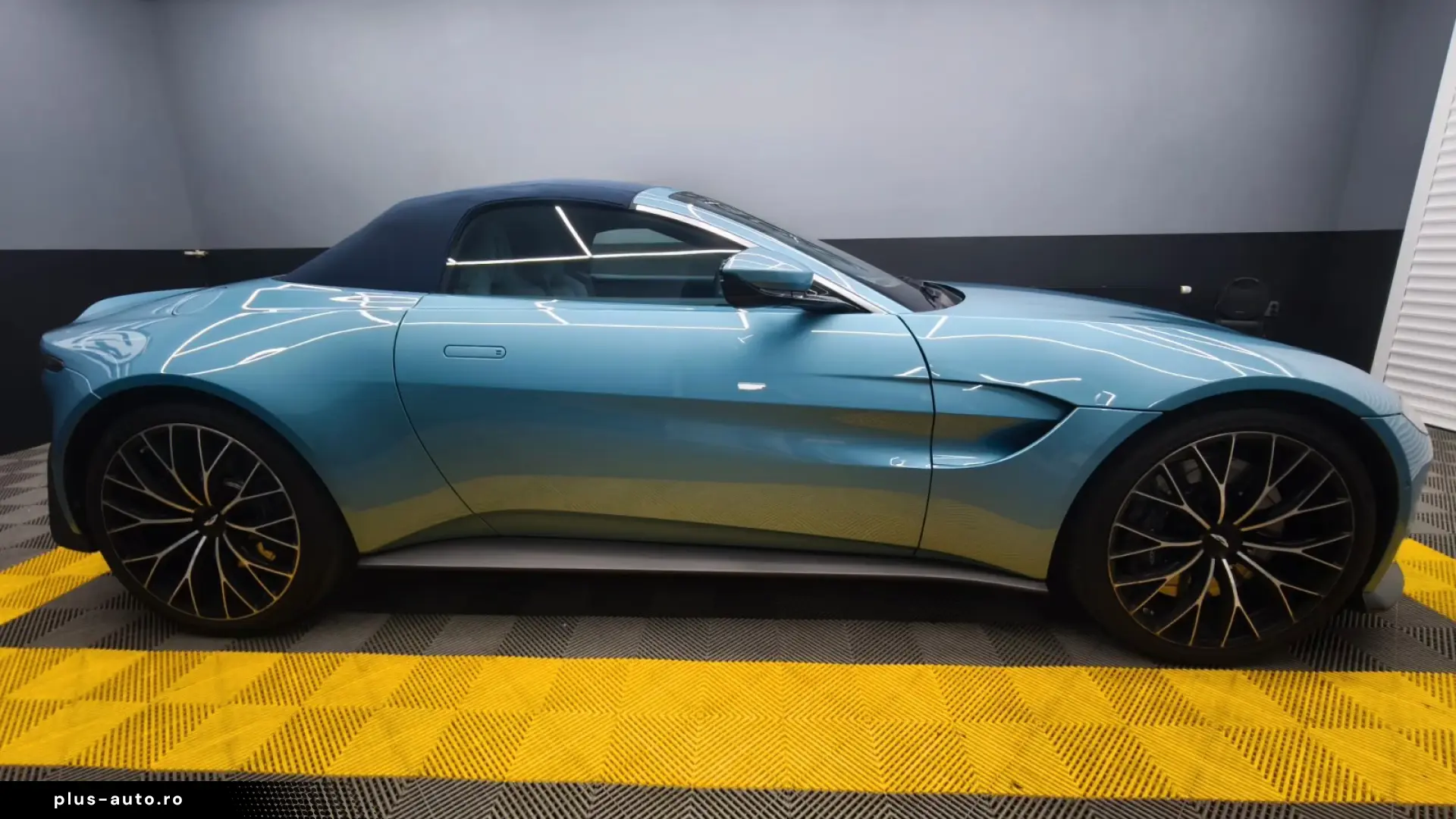 ASTON MARTIN VANTAGE ROADSTER   360  • MEMORY • LED