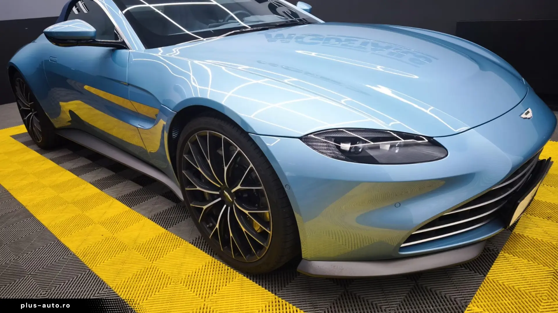 ASTON MARTIN VANTAGE ROADSTER   360  • MEMORY • LED