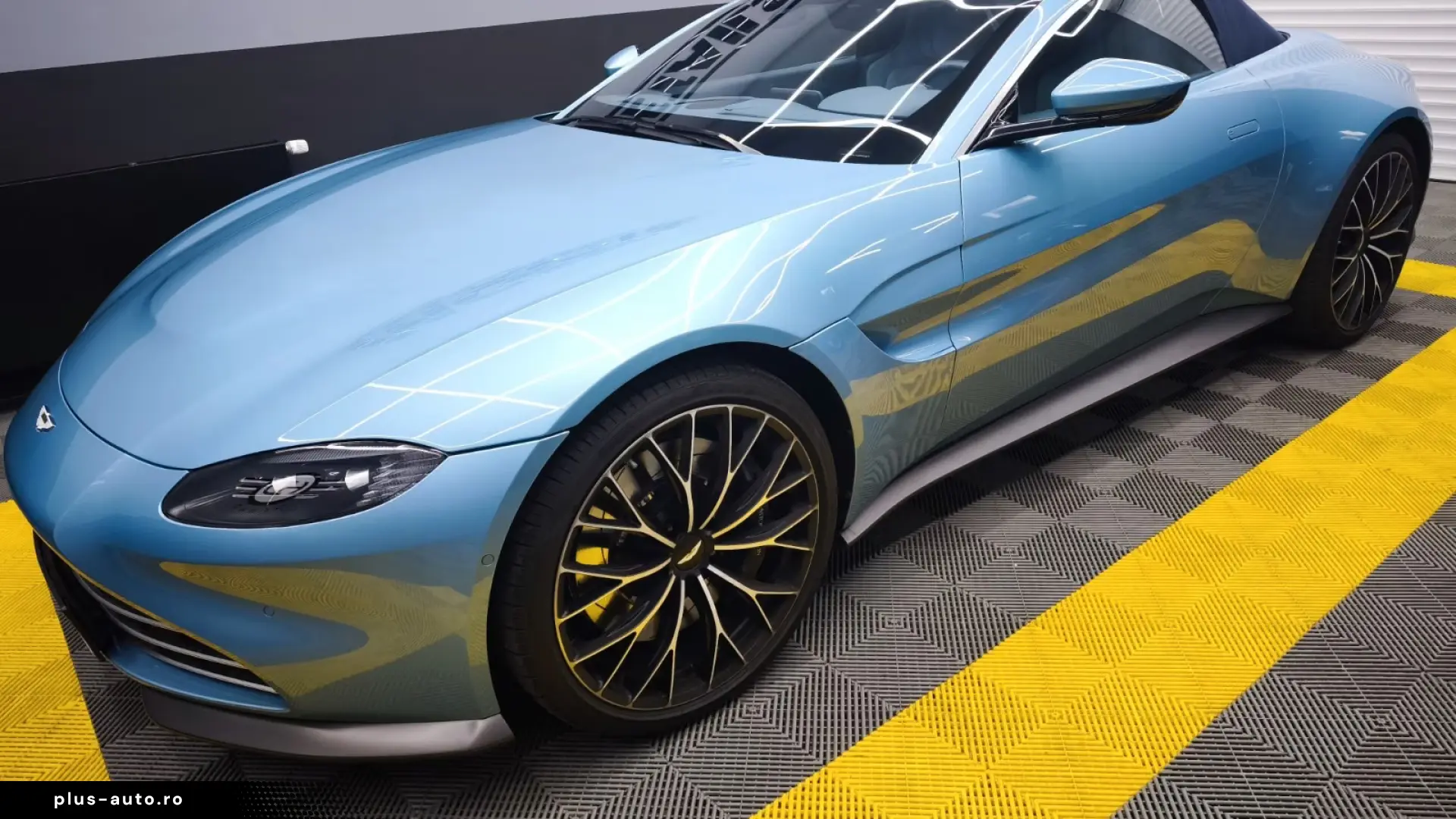 ASTON MARTIN VANTAGE ROADSTER   360  • MEMORY • LED