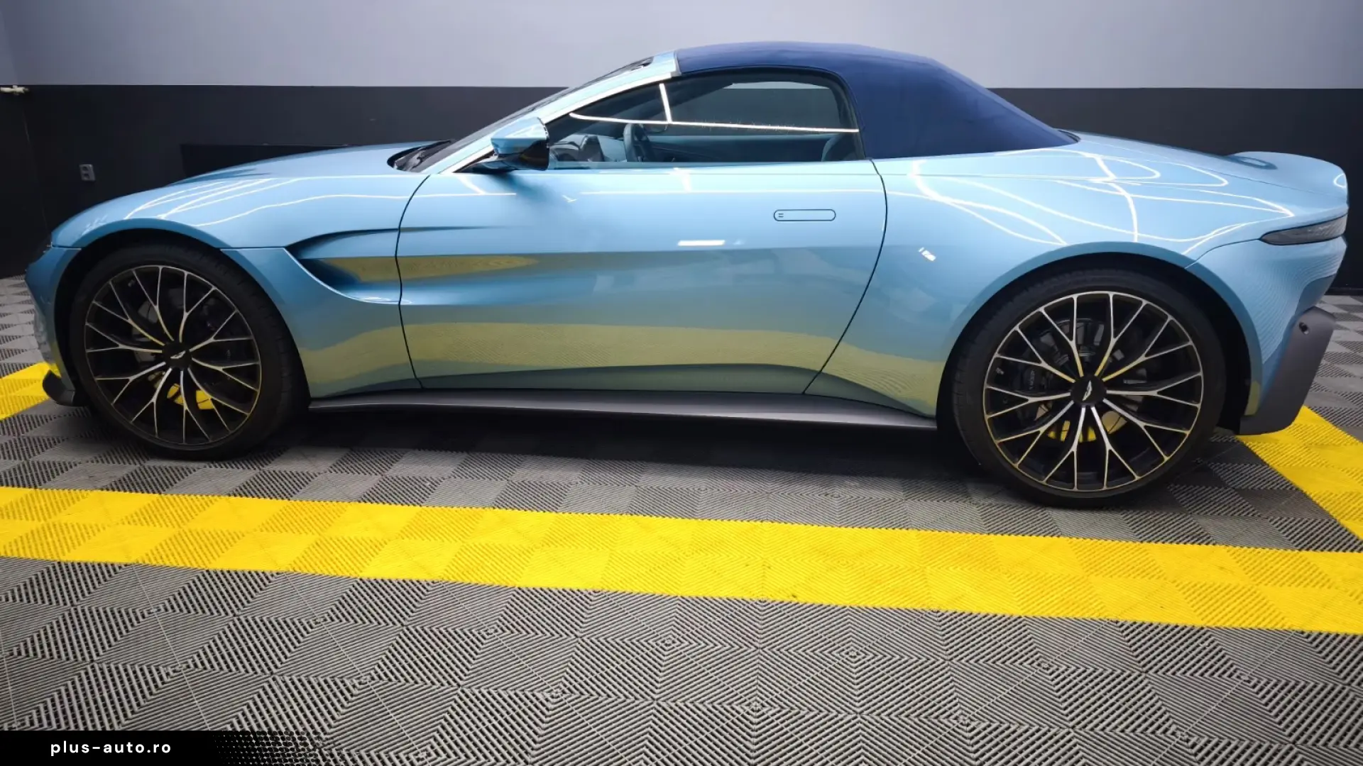 ASTON MARTIN VANTAGE ROADSTER   360  • MEMORY • LED