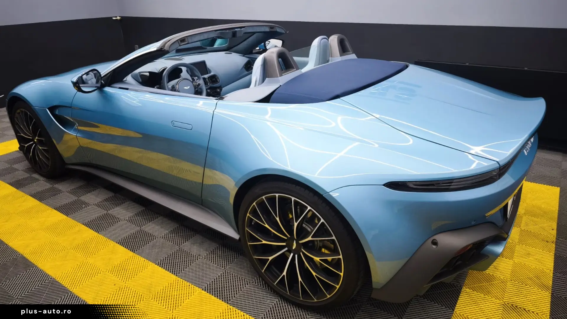 ASTON MARTIN VANTAGE ROADSTER   360  • MEMORY • LED
