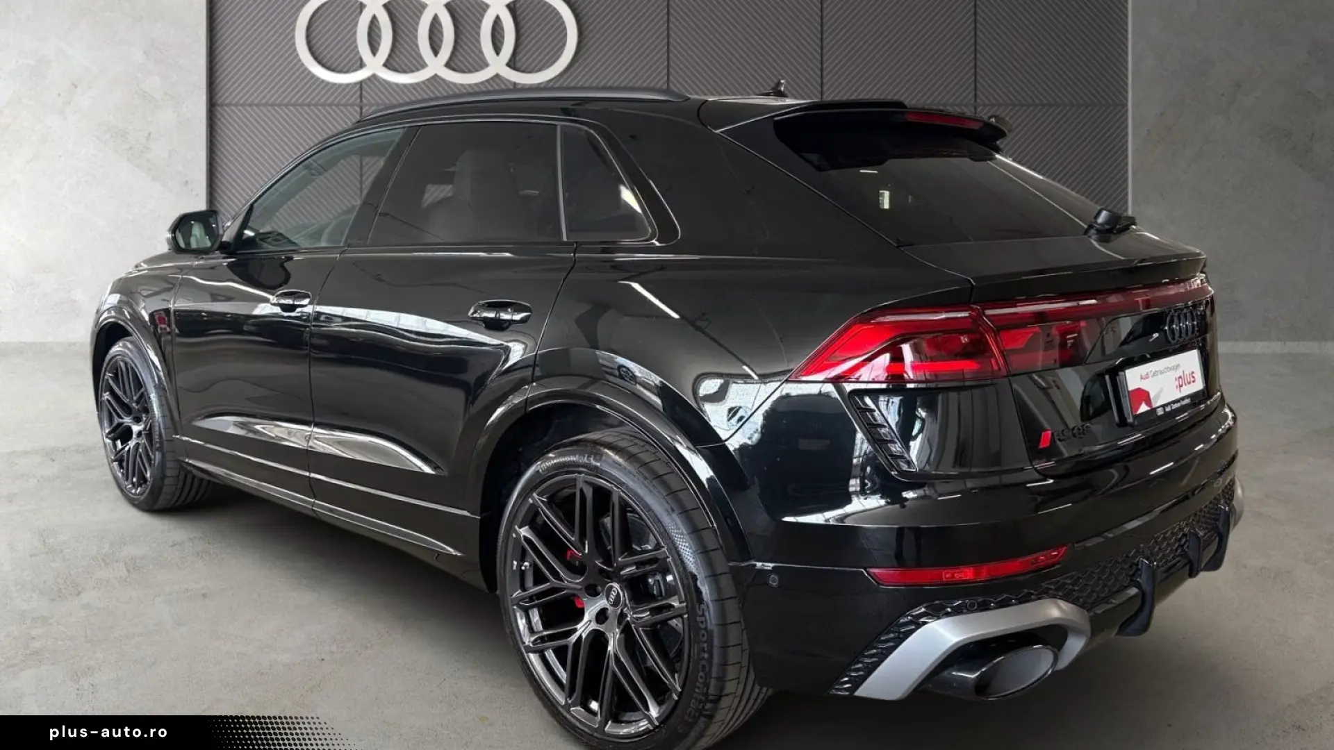 Audi RS Q8 PERFORMANCE WANK PANO KER HUD 305KMH