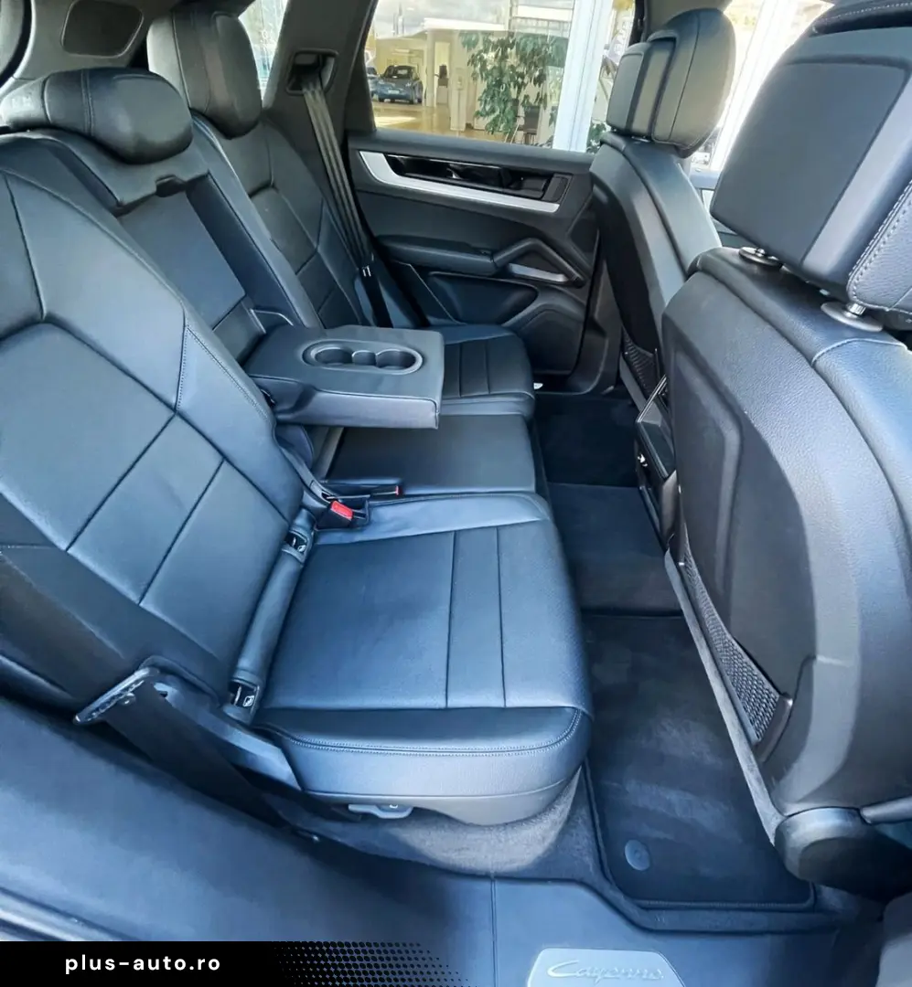 PORSCHE Cayenne în leasing operațional MOOV