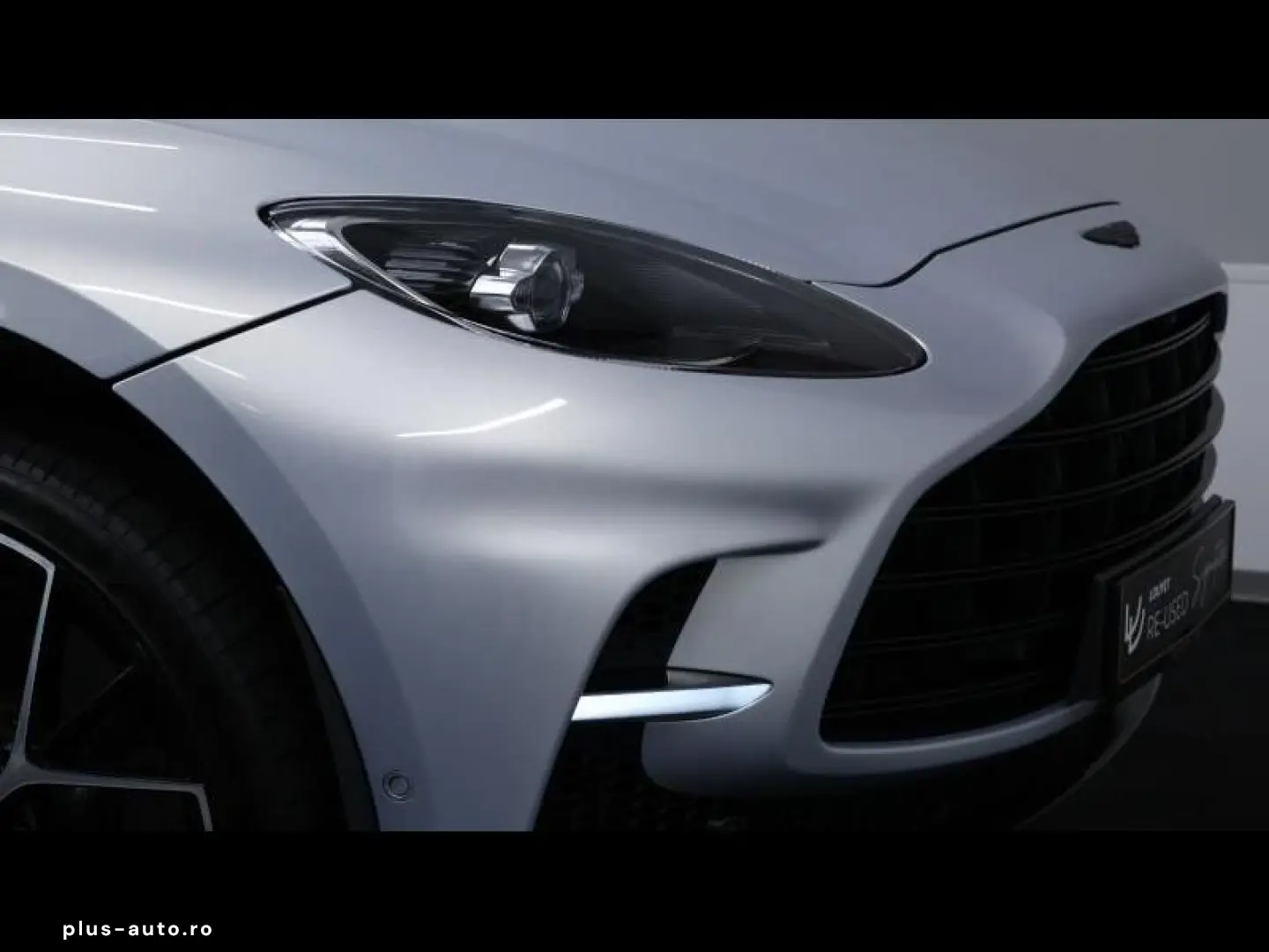 ASTON MARTIN DBX 707 V8  Lightning Silver