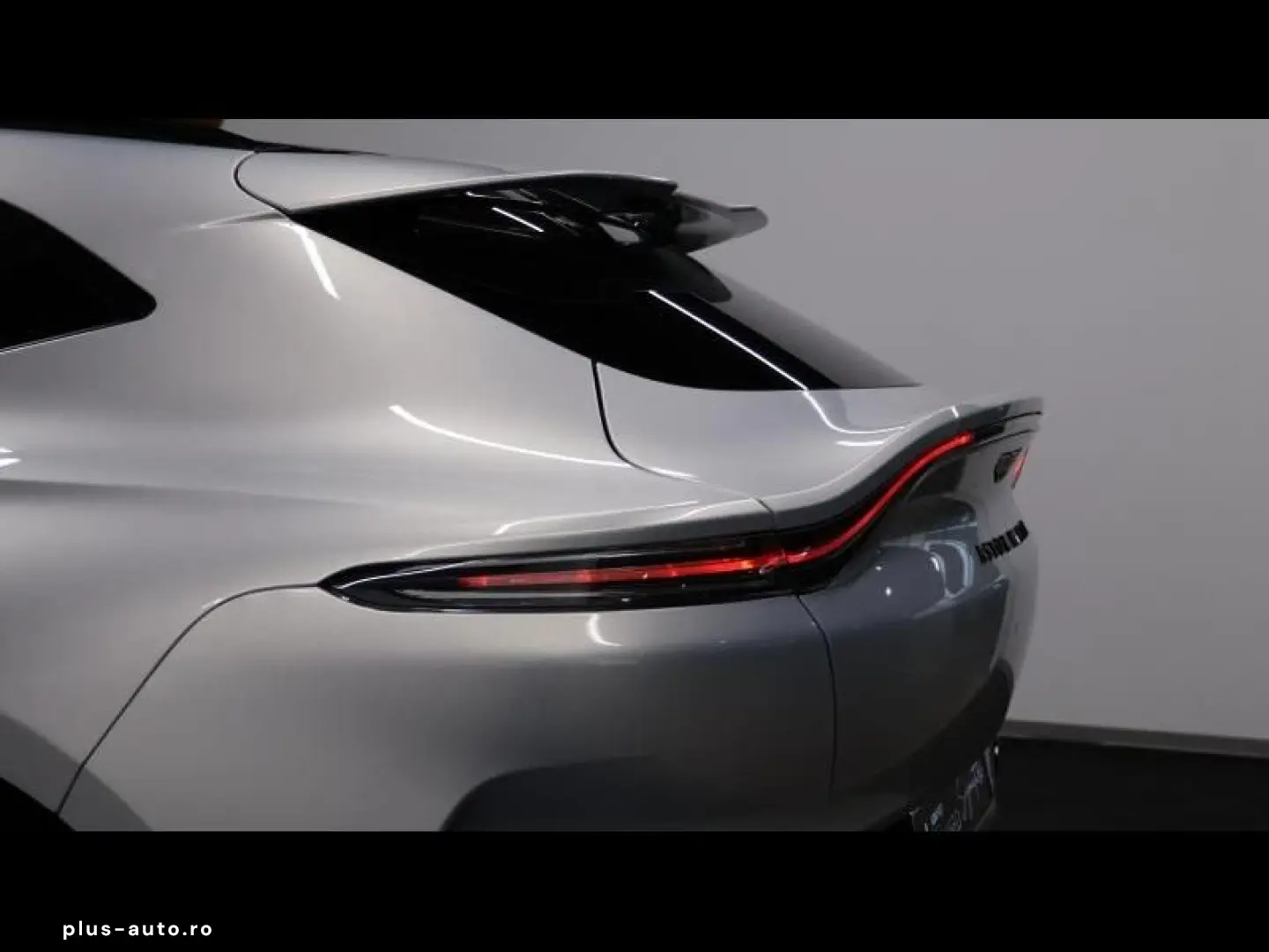ASTON MARTIN DBX 707 V8  Lightning Silver