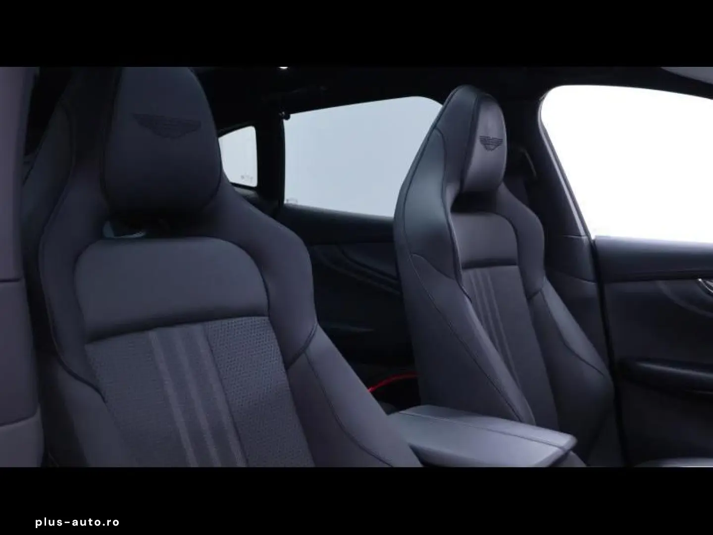 ASTON MARTIN DBX 707 V8  Lightning Silver