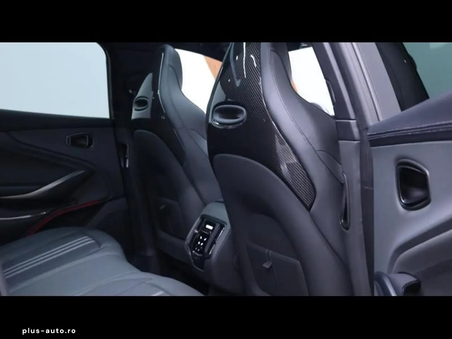ASTON MARTIN DBX 707 V8  Lightning Silver
