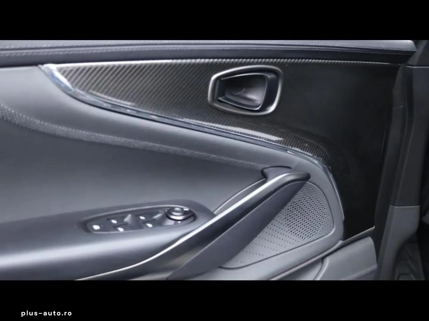 ASTON MARTIN DBX 707 V8  Lightning Silver