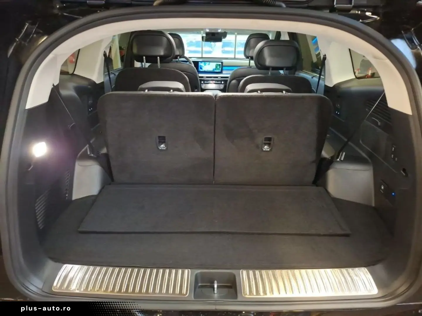 HYUNDAI IONIQ 9 110 kWh 4WD Performance UNIQ